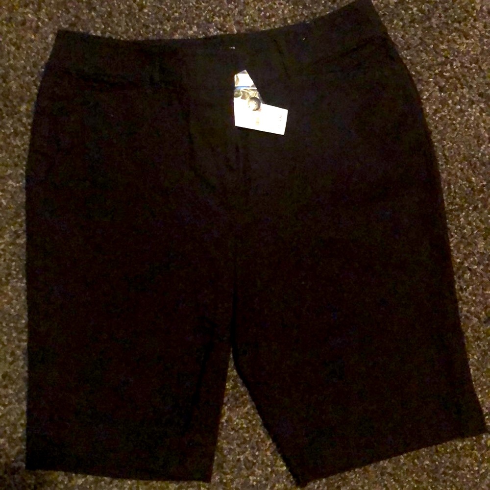 ▶️ NWT White House Black Market Shorts Size 6
